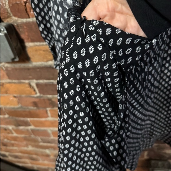 LOFT Black and White Patterned Garment - Picture 6 of 7